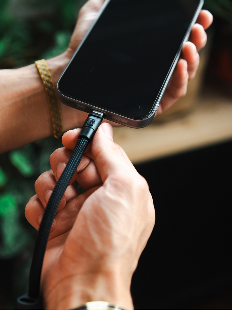 Charry_2_in_1_Charging_Cable_Phone_Strap_black powerbank